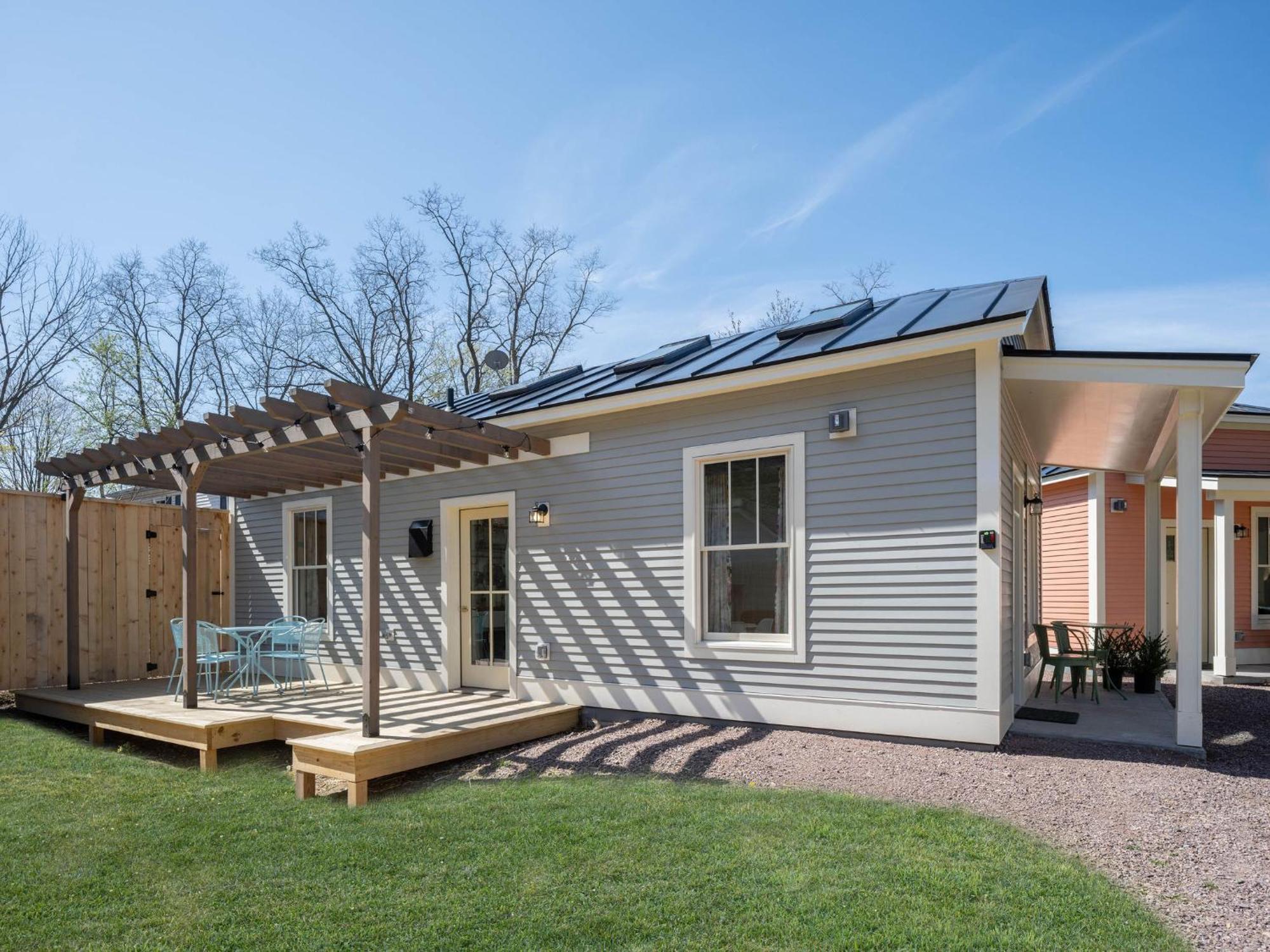 Queen City Bungalow & Cottages Burlington Exterior foto