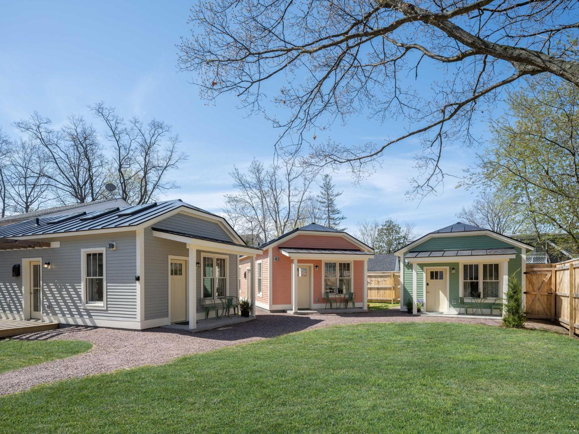 Queen City Bungalow & Cottages Burlington Exterior foto