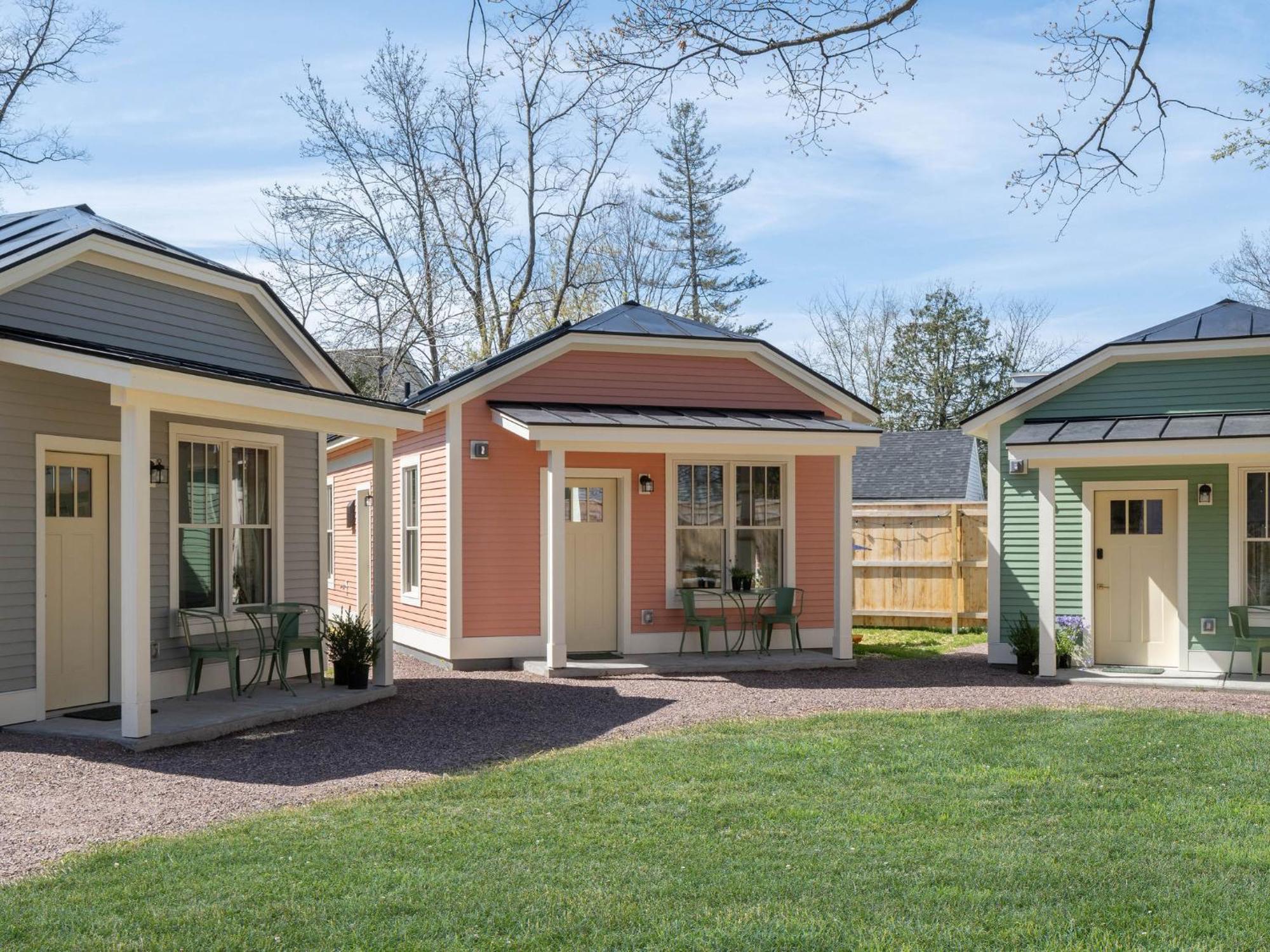 Queen City Bungalow & Cottages Burlington Exterior foto