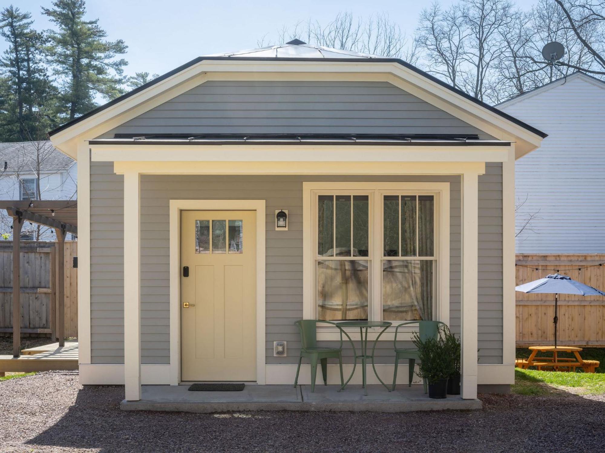 Queen City Bungalow & Cottages Burlington Exterior foto